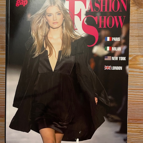 FASHION SHOW 2008 AUTUMN & WINTER COLLECTIONS JAPANESE IMPORT OVERSIZED BOOK - Picture 1 of 15